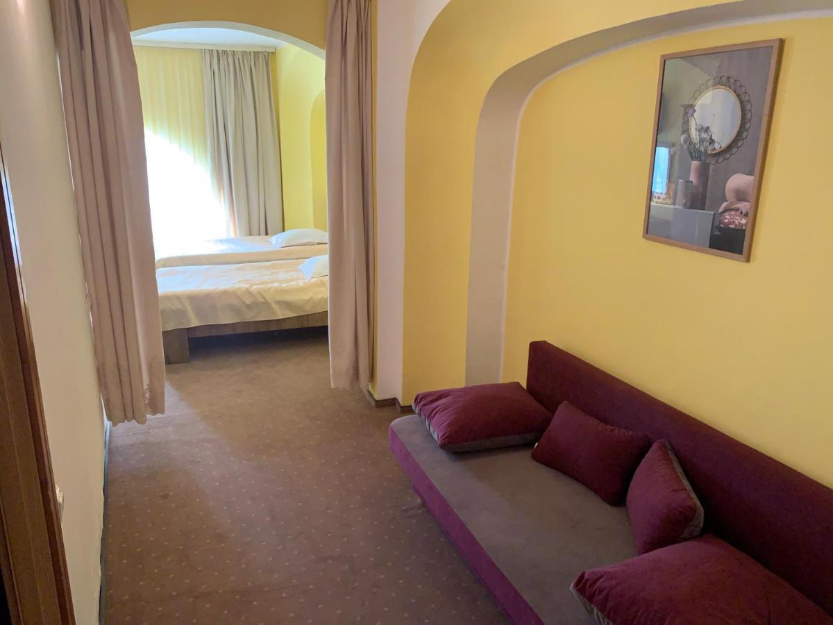 Hotel Rares Botoszany Zewnętrze zdjęcie