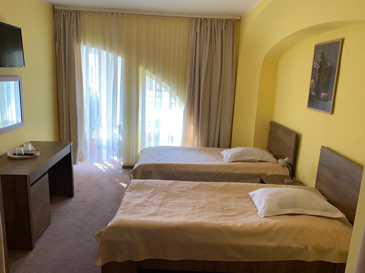 Hotel Rares Botoszany Zewnętrze zdjęcie